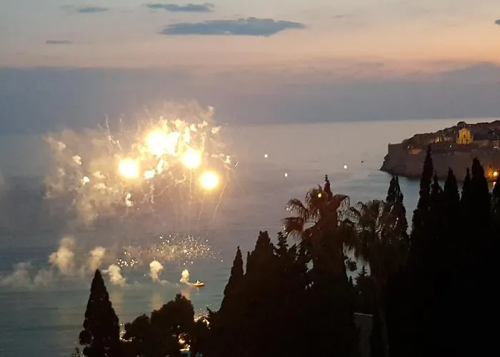 斯维耶可夫公寓 3*